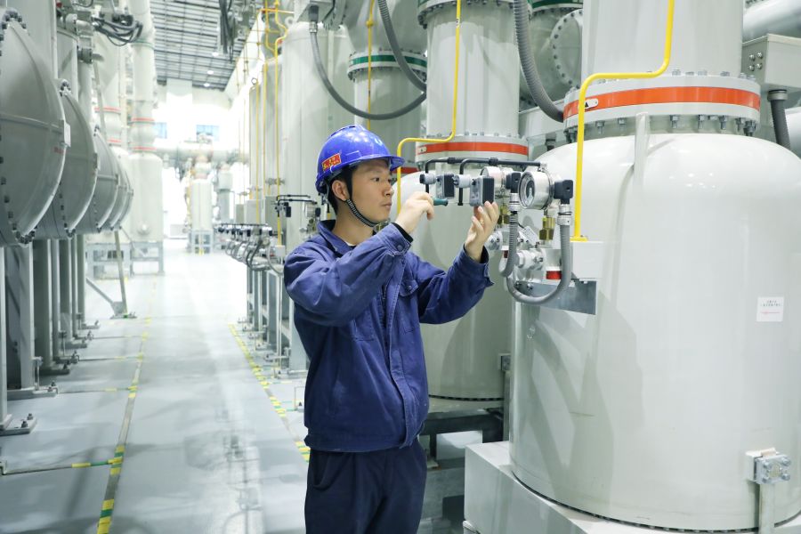 大型水电站六氟化硫表计智能识别传感器安装与调试