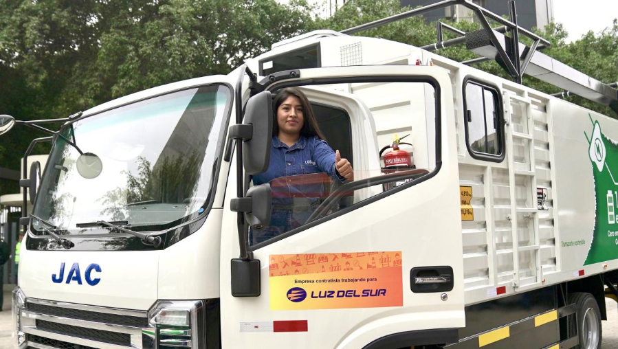 纯电动重型卡车