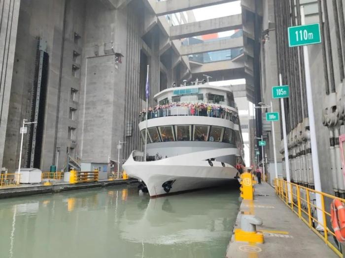三1